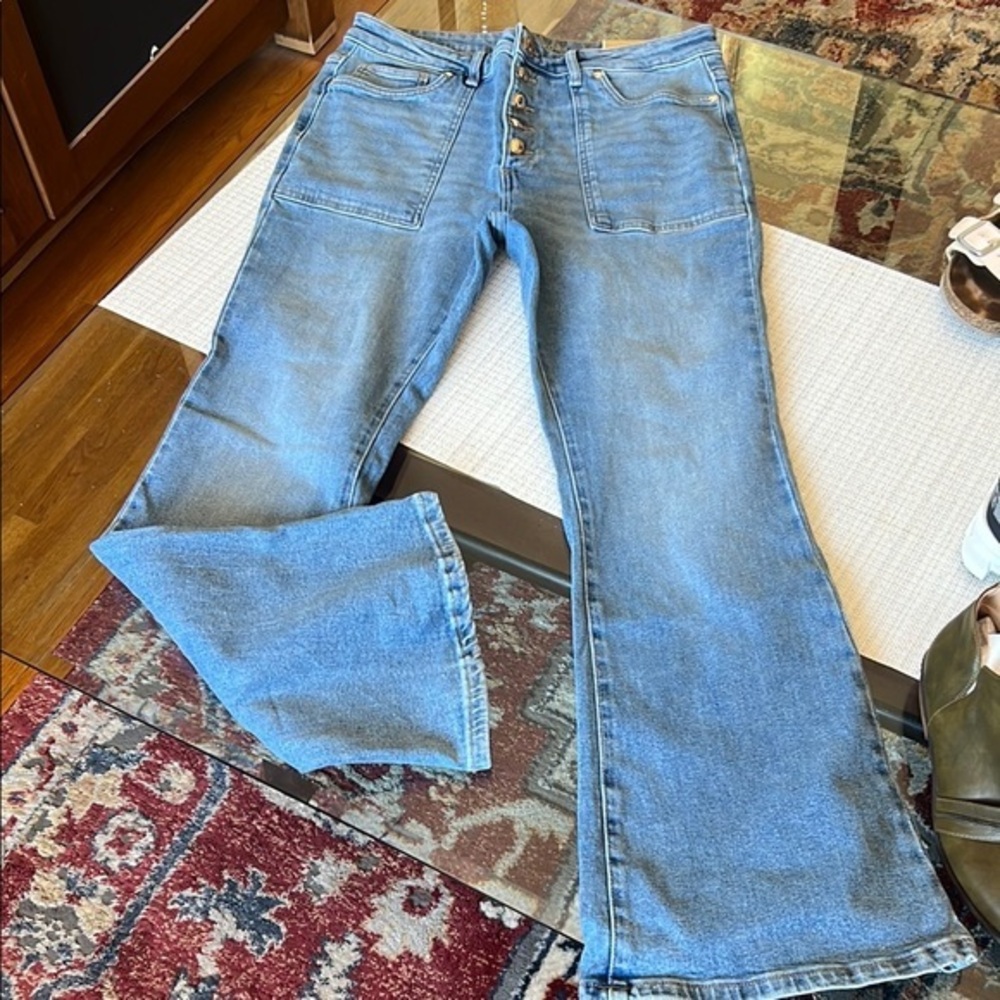MCHAEL KORS , high rise, flare bottoms , gold snap buttons, Women's Blue Jeans